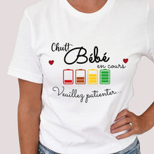 Charger l&#39;image dans la galerie, T-shirt pour la future maman Bébé en cours..